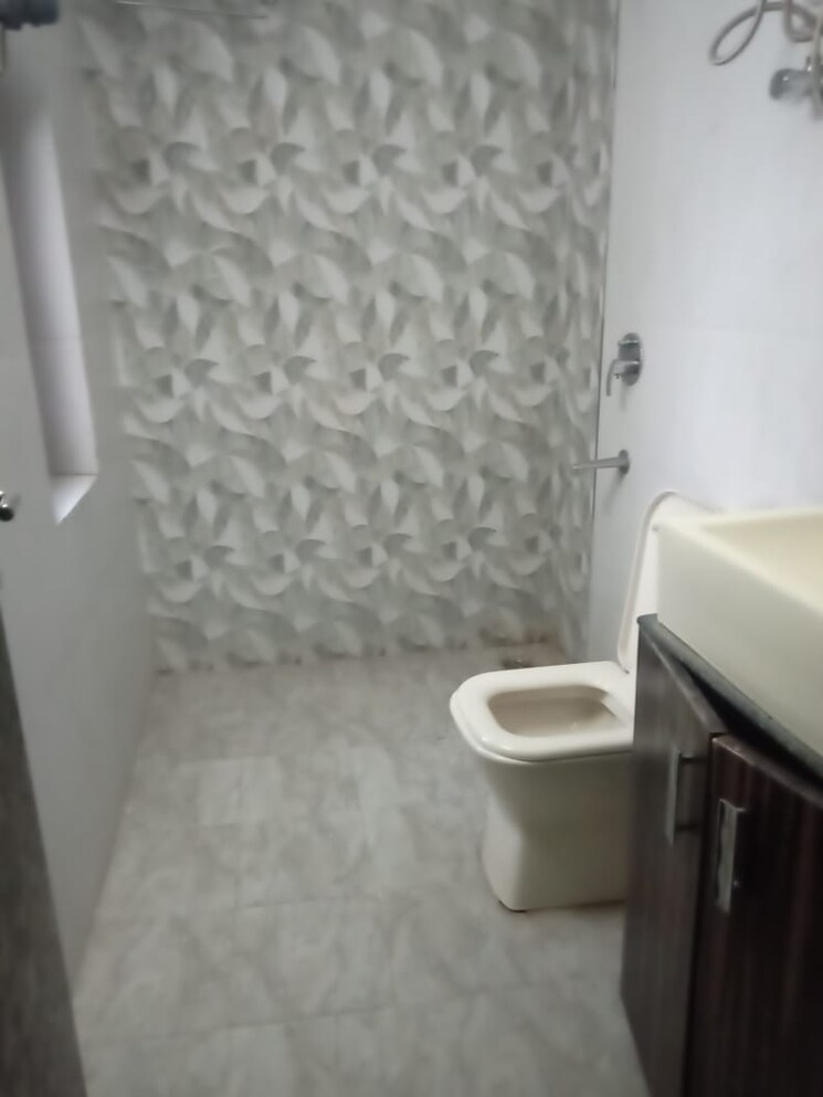 Bathroom, vasant kunj 3 Bedroom 1600 Sq.Ft. Apartment In Vasant Kunj Delhi 9516578