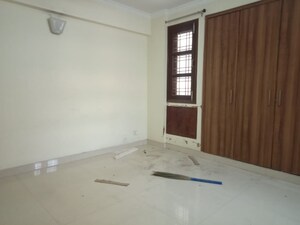 Room in 3 BHK Apartment at Vasant Kunj – for Rent