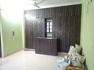 Room in 3 BHK Apartment at Vasant Kunj – for Rent