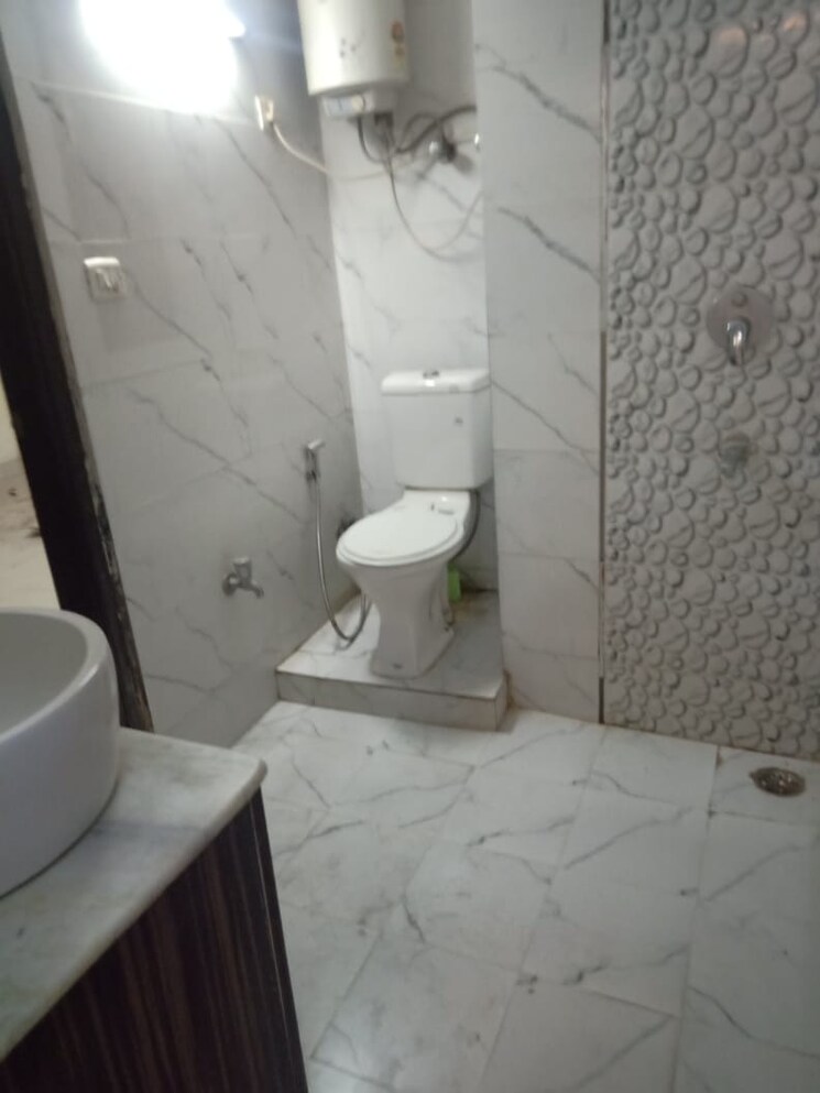 Bathroom, vasant kunj 3 Bedroom 1600 Sq.Ft. Apartment In Vasant Kunj Delhi 9516578