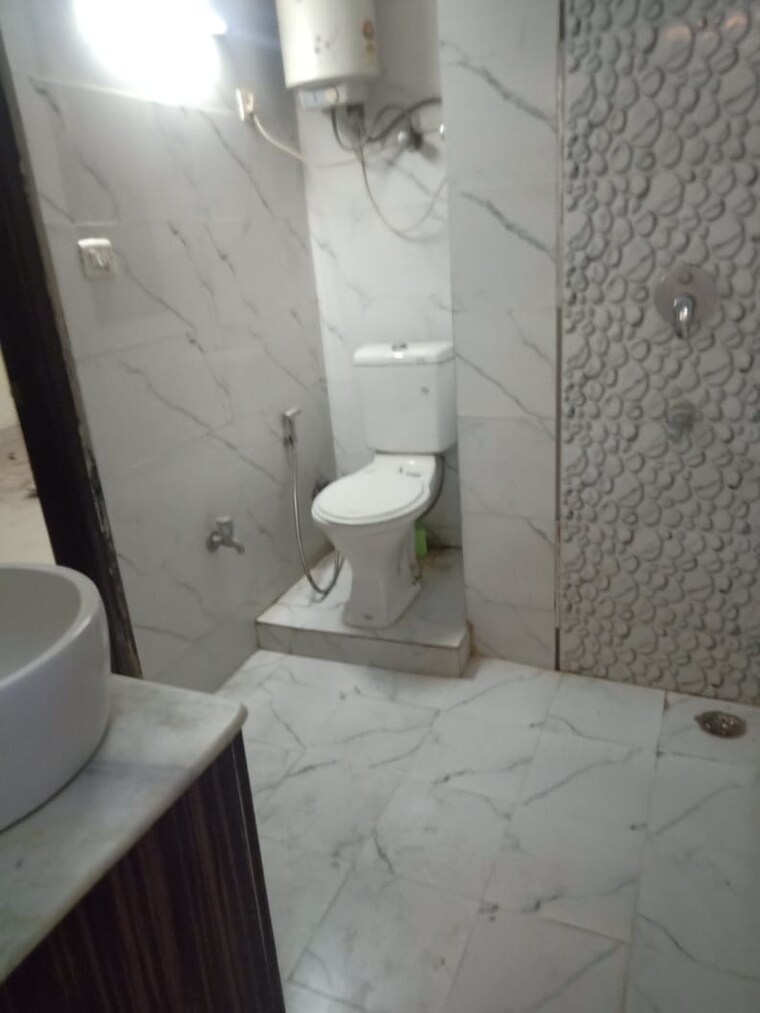 Bathroom, vasant kunj 3 Bedroom 1600 Sq.Ft. Apartment In Vasant Kunj Delhi 9516578