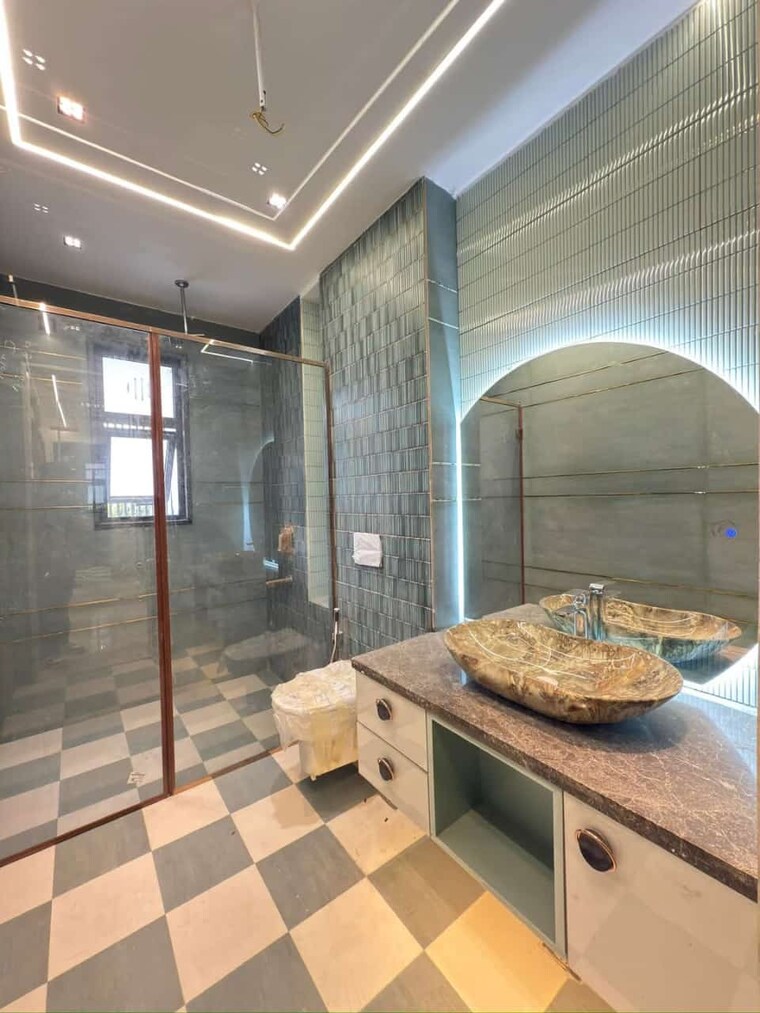 Attached Bathroom, auram-floor 4 Bedroom 2501 Sq.Ft. Builder Floor In South City 2 Gurgaon 9516630