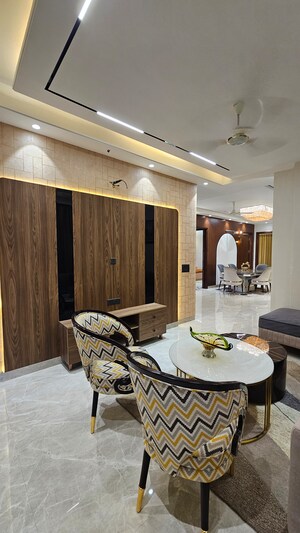 Furnished Amenities in 4 BHK Builder Floor at Sushant Tower, Sector 56 – for Sale