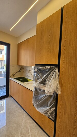 Furnished Amenities in 4 BHK Builder Floor at Sushant Tower, Sector 56 – for Sale