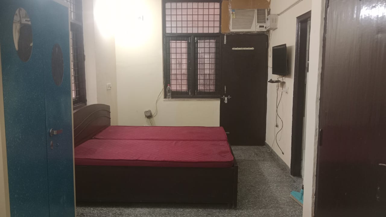 1 Rk+ Extra Room Builder Floor For Rent in Green Wood City