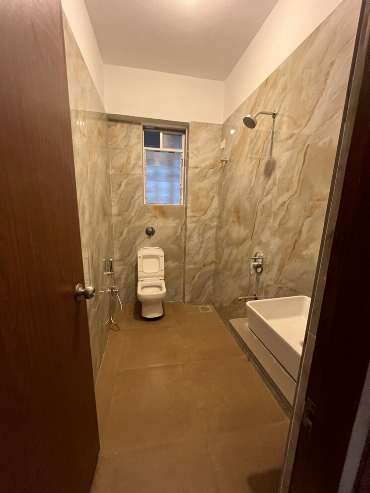 Bathroom, naupada 2 Bedroom 750 Sq.Ft. Apartment In Naupada Thane 9516696