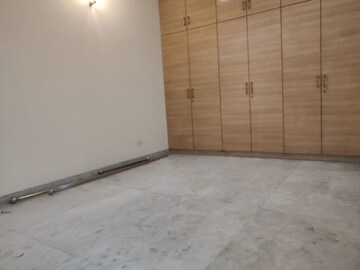 Room in 4 BHK Apartment at Vasant Kunj – for Rent