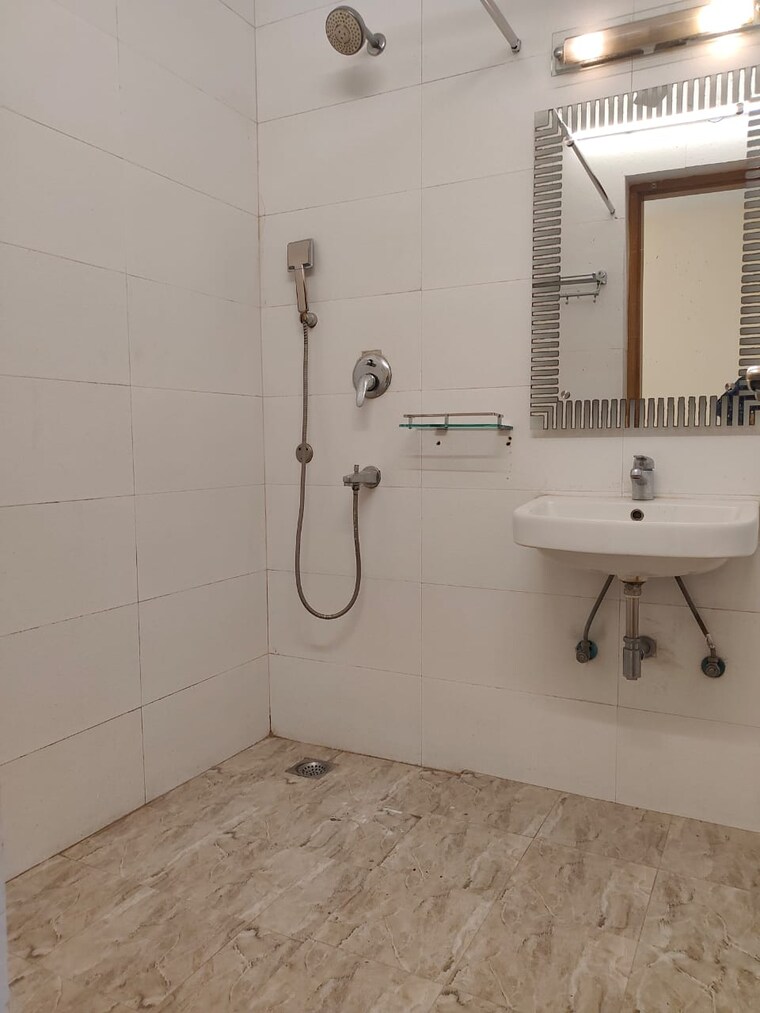 Bathroom, vasant kunj 4 Bedroom 1900 Sq.Ft. Apartment In Vasant Kunj Delhi 9516638