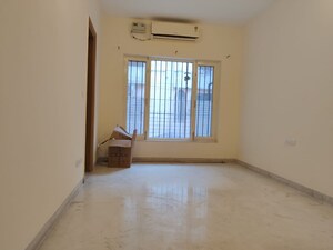 Room in 4 BHK Apartment at Vasant Kunj – for Rent