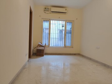 Room in 4 BHK Apartment at Vasant Kunj – for Rent