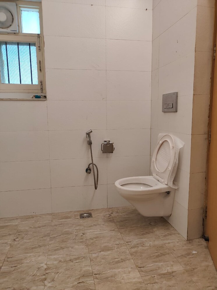 Bathroom, vasant kunj 4 Bedroom 1900 Sq.Ft. Apartment In Vasant Kunj Delhi 9516638