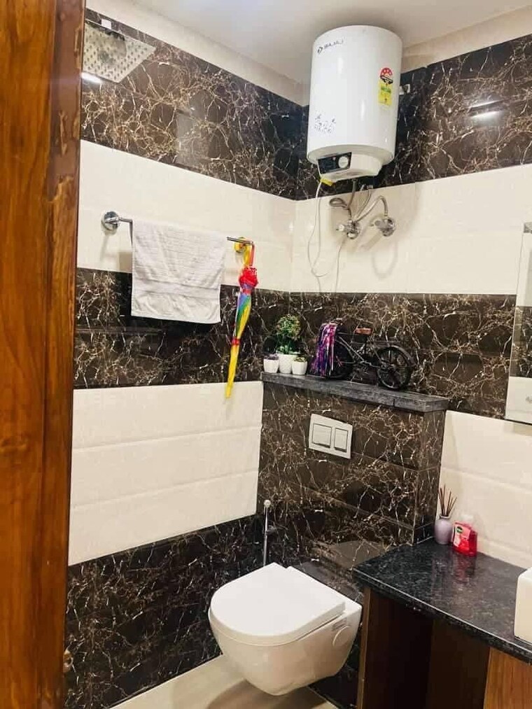 Attached Bathroom, freedom fighters enclave 1 Bedroom 500 Sq.Ft. Apartment In Freedom Fighters Enclave Delhi 9516695