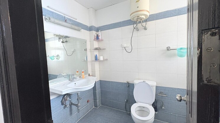 Bathroom, omaxe-the-nile 2 Bedroom 1600 Sq.Ft. Apartment In Sector 49 Gurgaon 9516887