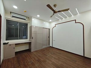 Room in 3 BHK Apartment at Aurobindo The Regent, Kondapur – for Rent