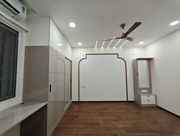 Room in 3 BHK Apartment at Aurobindo The Regent, Kondapur – for Rent