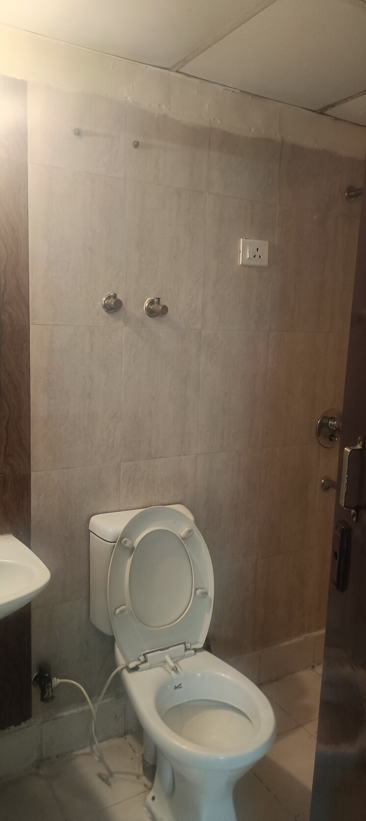 Bathroom, skytech-matrott 2 Bedroom 1015 Sq.Ft. Apartment In Sector 76 Noida 9516878