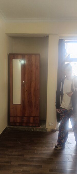 Room in 2 BHK Apartment at Skytech Matrott, Sector 76 – for Rent