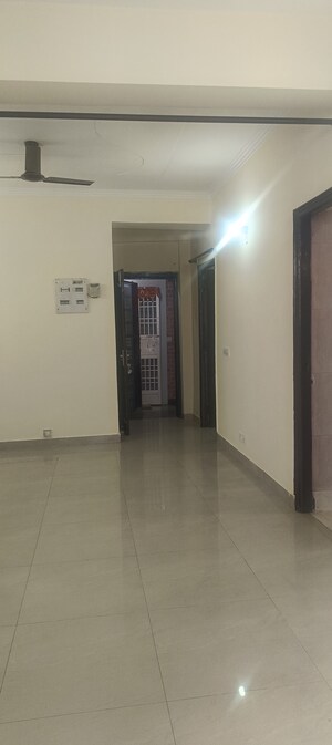 Room in 2 BHK Apartment at Skytech Matrott, Sector 76 – for Rent