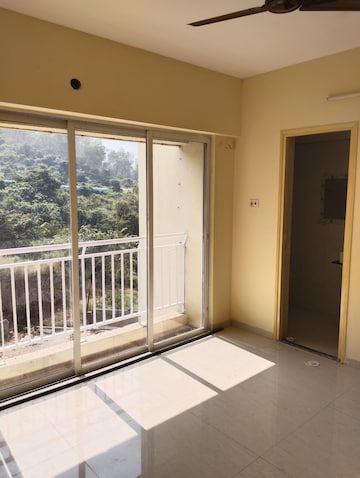 Room in 3 BHK Apartment at Ammar Complex, Mumbra – for Sale