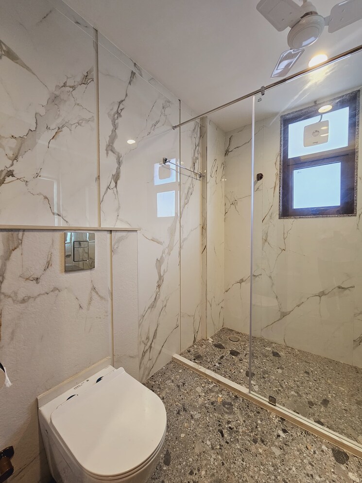 Bathroom, ss-southend-floors 4 Bedroom 280 Sq.Yd. Builder Floor In South City 2 Gurgaon 9516894