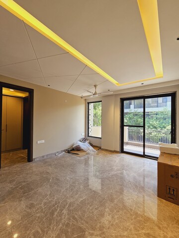 Room in 4 BHK Builder Floor at SS Southend Floors, South City 2 – for Sale