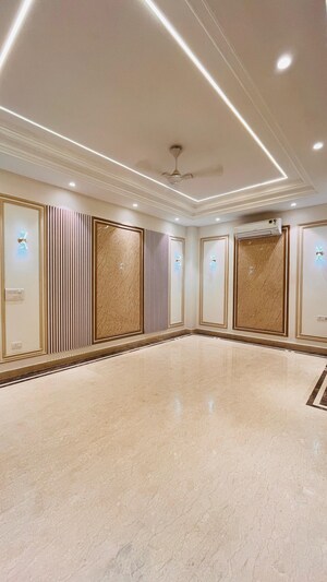 3 BHK Builder Floor For Sale in Ansal Api Versalia 2, Sector 67a