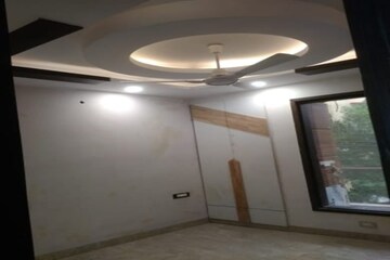 Building Lobby in 2 BHK Builder Floor at Gyan Khand I – for Sale