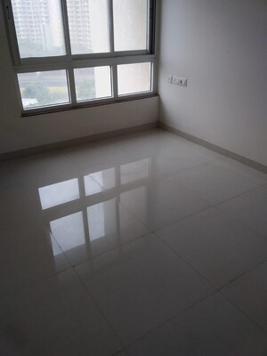 Room in 1.5 BHK Apartment at Puranik Rumah Bali, Ghodbunder Road – for Sale