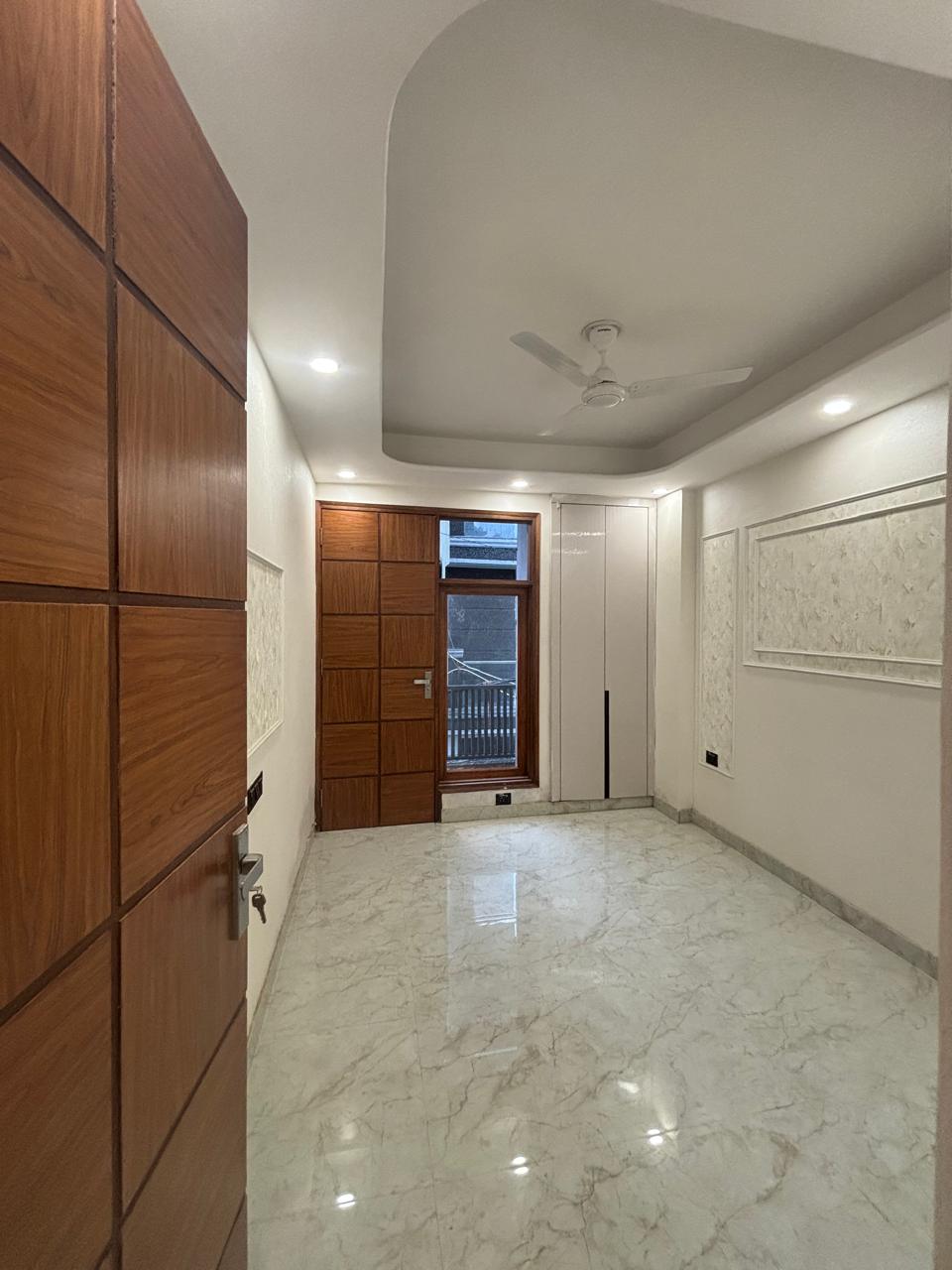 2 BHK + Pooja Room 1020 Sq.Ft. Builder Floor in Agarwal Crystal Greens