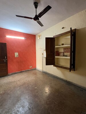 Room in 1 BHK Builder Floor at Saket – for Rent