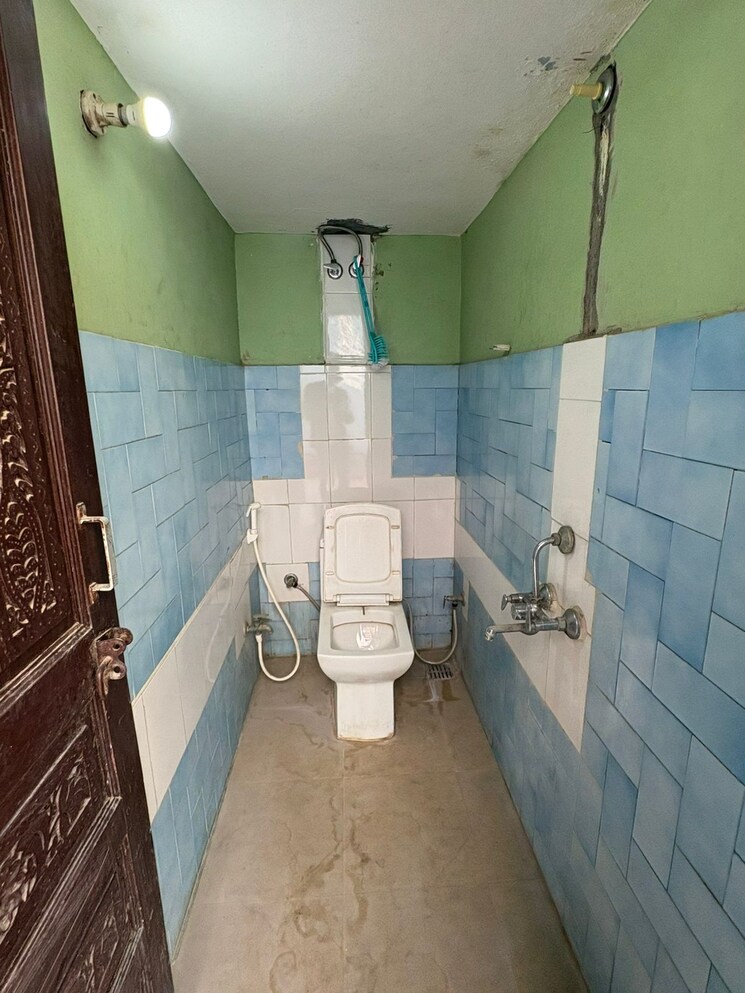 Bathroom, saket 1 Bedroom 450 Sq.Ft. Builder Floor In Saket Delhi 9517224