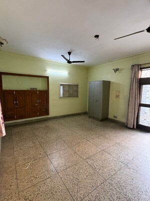 Room in 1 BHK Builder Floor at Saket – for Rent