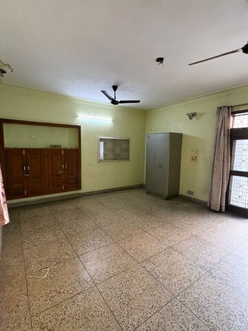 Room in 1 BHK Builder Floor at Saket – for Rent