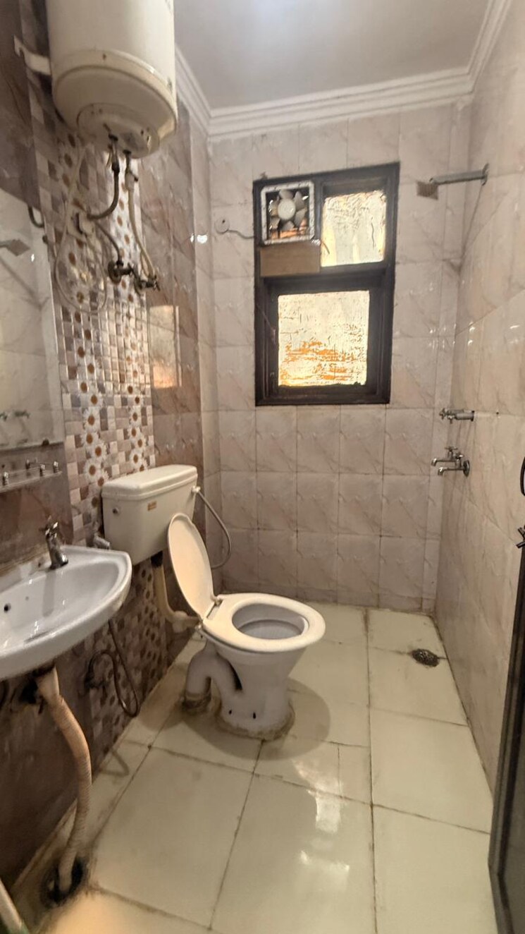 Bathroom, saket 2 Bedroom 900 Sq.Ft. Apartment In Saket Delhi 9517119