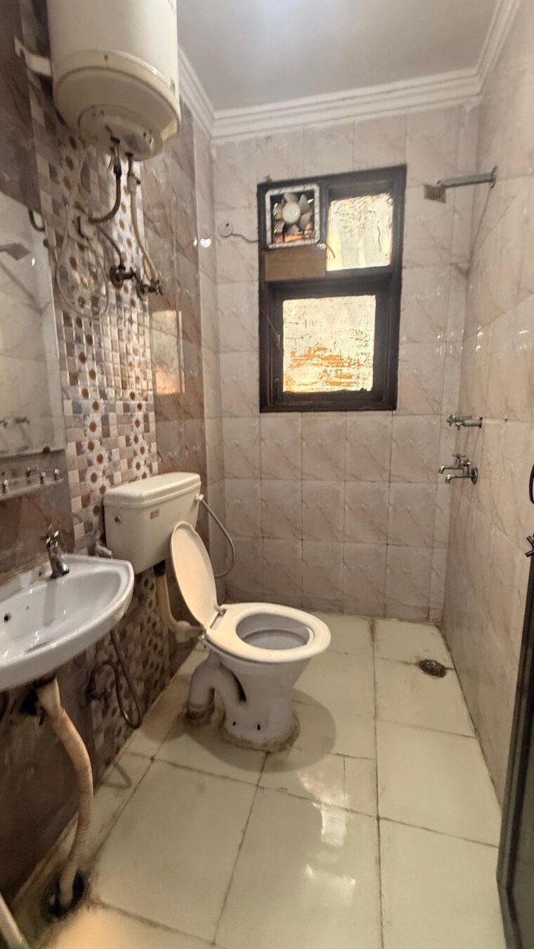 Bathroom, saket 2 Bedroom 900 Sq.Ft. Apartment In Saket Delhi 9517119