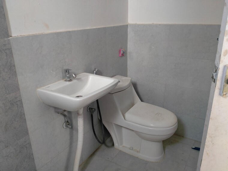 Bathroom, suncity-avenue-76 2 Bedroom 735 Sq.Ft. Apartment In Sector 76 Gurgaon 9517222