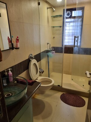 Master Bedroom in 2 BHK Apartment at Windsor Tower, Andheri West – for Rent