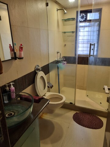 Master Bedroom in 2 BHK Apartment at Windsor Tower, Andheri West – for Rent