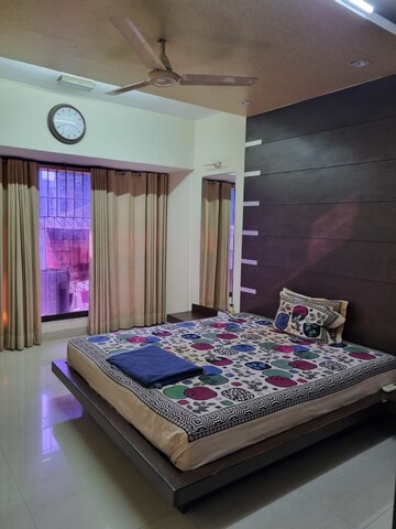 Bedroom in 2 BHK Apartment at Windsor Tower, Andheri West – for Rent