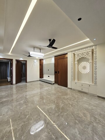 Room in 4 BHK Builder Floor at Ansal API Esencia, Sector 67 – for Sale