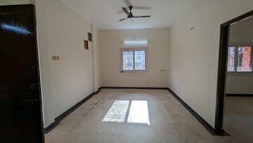 Room in 2 BHK Apartment at Merces – for Rent