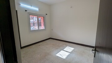 Room in 2 BHK Apartment at Merces – for Rent