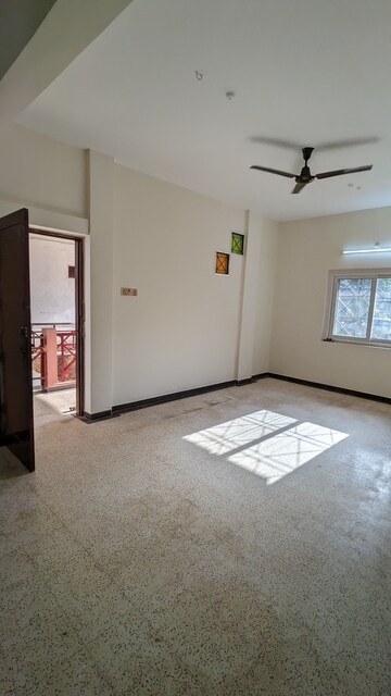Room in 2 BHK Apartment at Merces – for Rent