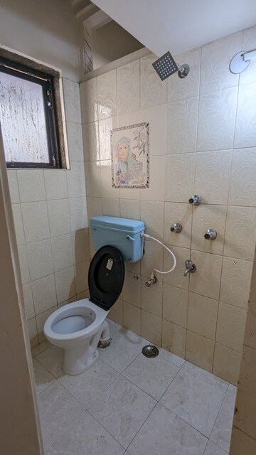 Bathroom in 2 BHK Apartment at Merces – for Rent