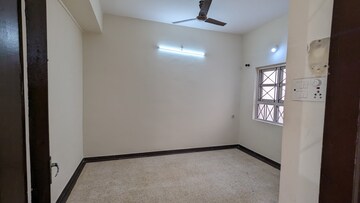 Room in 2 BHK Apartment at Merces – for Rent