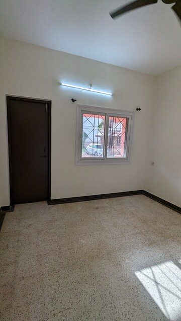 Room in 2 BHK Apartment at Merces – for Rent