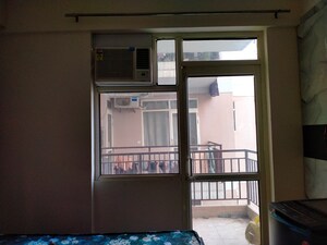 Room in 2 BHK Apartment at Suncity Avenue 76, Sector 76 – for Rent