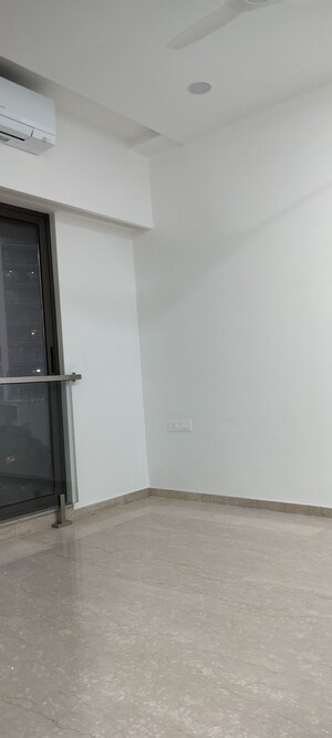 Room in 3 BHK Apartment at Kalpataru Magnus, Bandra East – for Rent