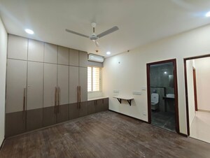 Room in 3 BHK Apartment at Aurobindo The Regent, Kondapur – for Rent