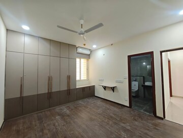 Room in 3 BHK Apartment at Aurobindo The Regent, Kondapur – for Rent